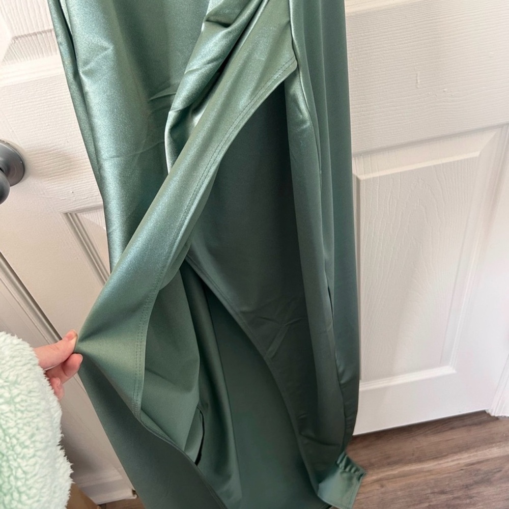 Windsor Hunter Satin Maxi Dress Size Small - Dark Sage Green - Picture 4 of 6